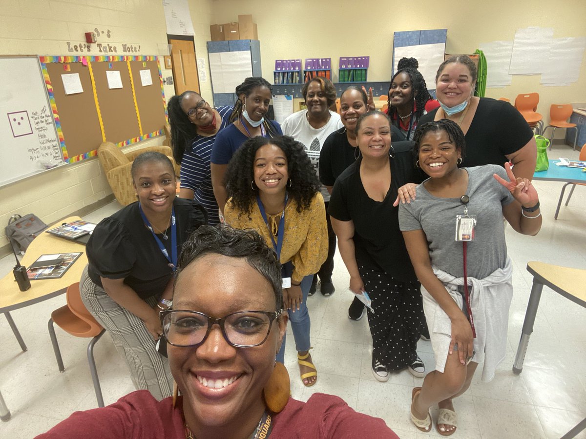 TeachSingleton's tweet photo. Annnddddd just like that another year for @Parklane_Eagles Vanguard Team is under our belts! The twists &amp; turns of the yr made things interesting but we SHOWED up anyway! Super proud of this team! Farewell to those moving on &amp; looking forward to what is yet to come! @FCSVanguard https://t.co/NUsRsgwMgK