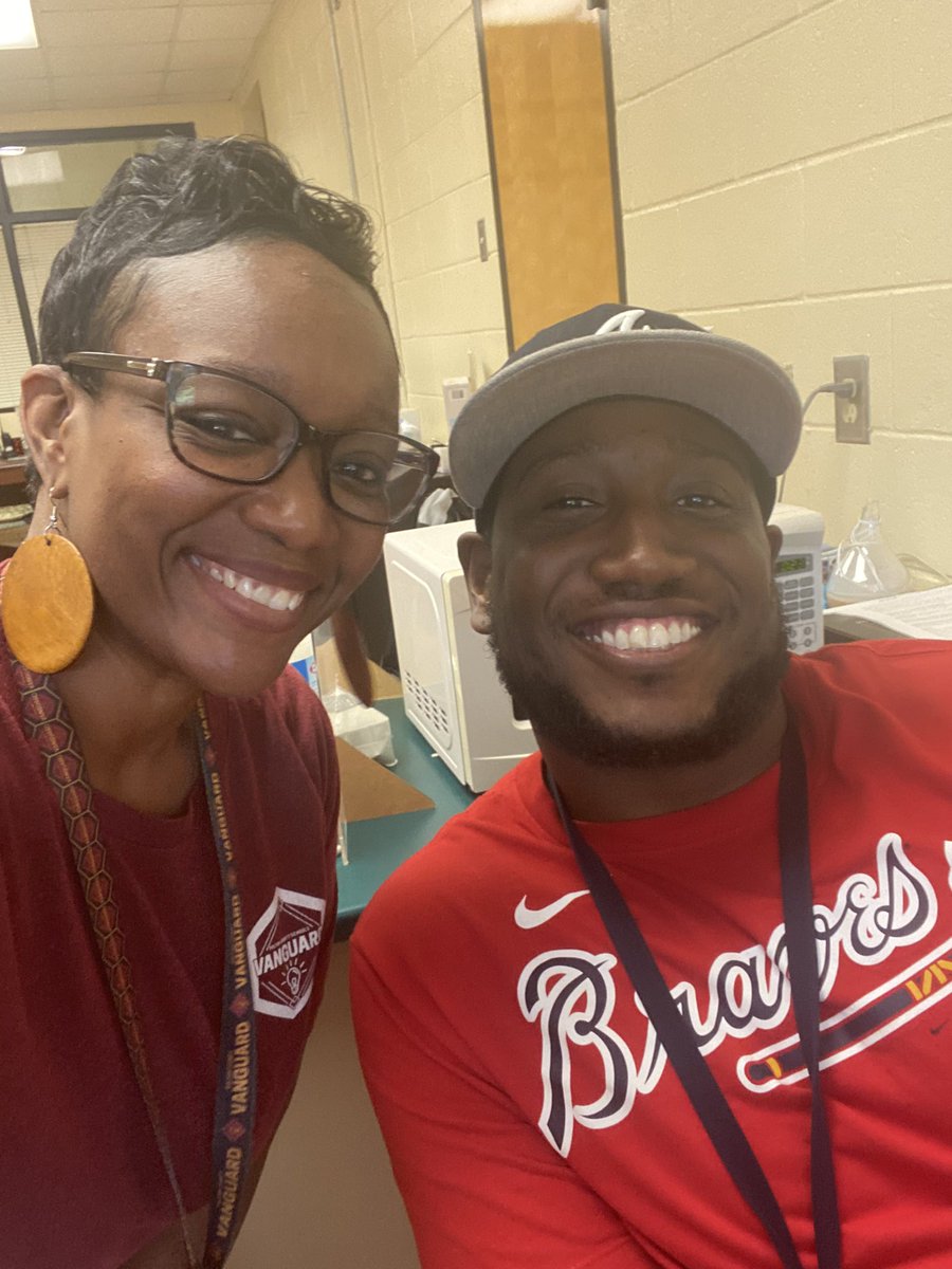 TeachSingleton's tweet photo. Annnddddd just like that another year for @Parklane_Eagles Vanguard Team is under our belts! The twists &amp; turns of the yr made things interesting but we SHOWED up anyway! Super proud of this team! Farewell to those moving on &amp; looking forward to what is yet to come! @FCSVanguard https://t.co/NUsRsgwMgK