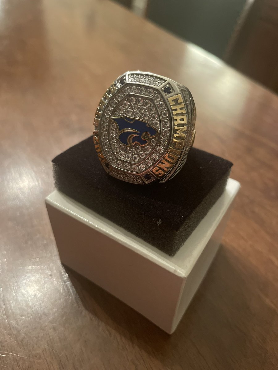 Dr_Beisel's tweet image. What a great group of kids! Attended the Wildcats Football State Championship Award Banquet this past Saturday. Thanks @CoachBilderback and @50jharris for your including me! Proud to be part of the Wildcat Family as the Team Doc!💙💛