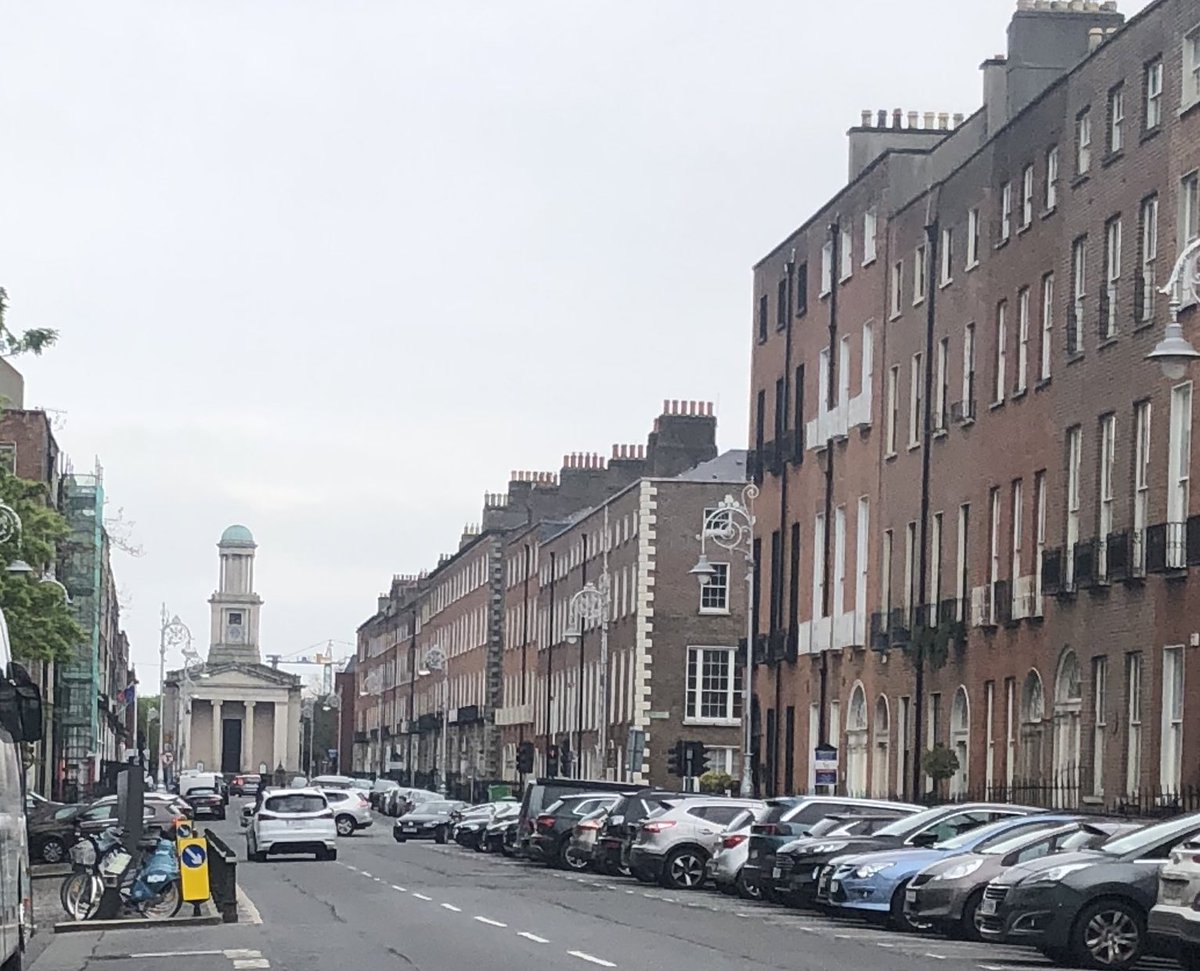 87/100 (17/30) #100daysofwalking Today we walked #merrionsquare & visited the #nationalgalleryofireland A great streetscape of #georgianDublin & the #peppercanisterchurch @GetIreWalking @100DaysOfWalkin @IrelandWalking