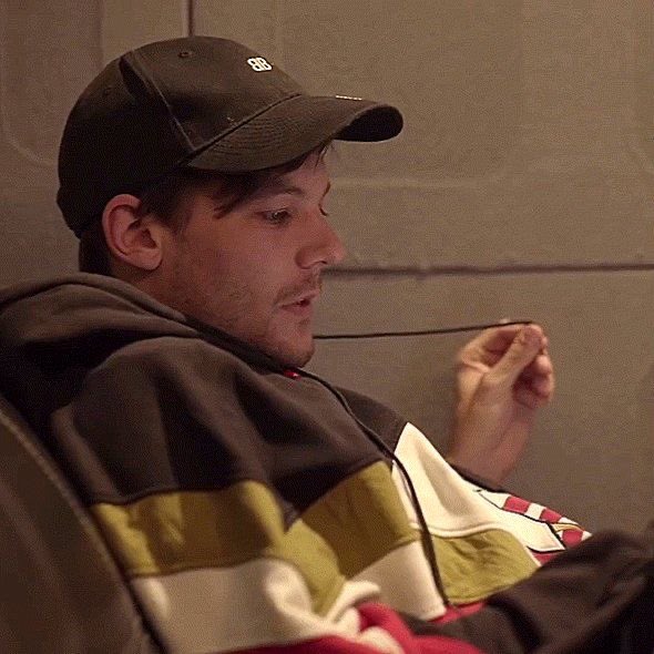 i’m obsessed with his side profile