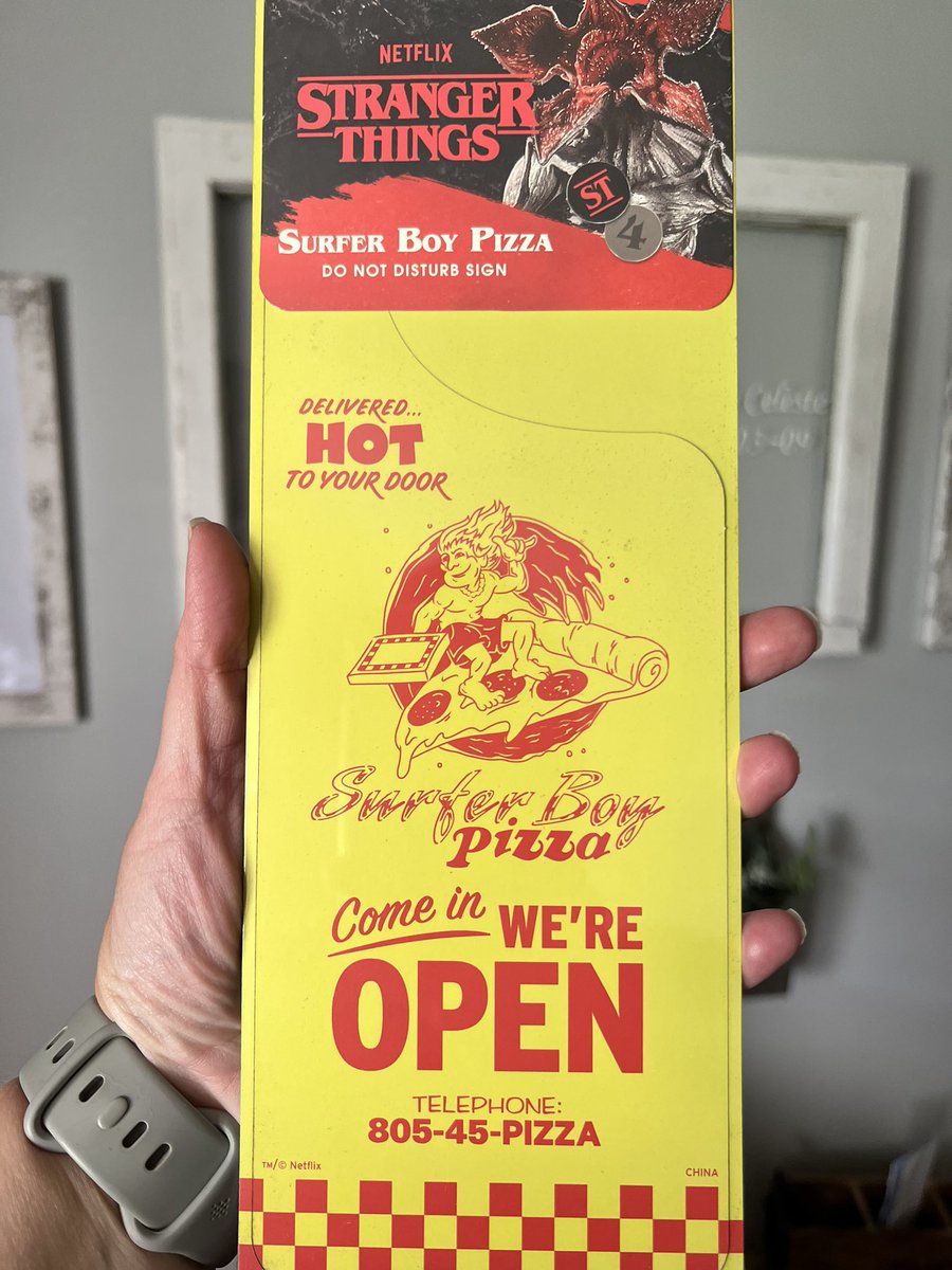 FurmansForce's tweet image. #StrangerThings4 #StrangerThingsMerch from Amazon!  I snagged the #SurferBoyPizza but will have to wait for #TheHellfireClub to be back in stock!