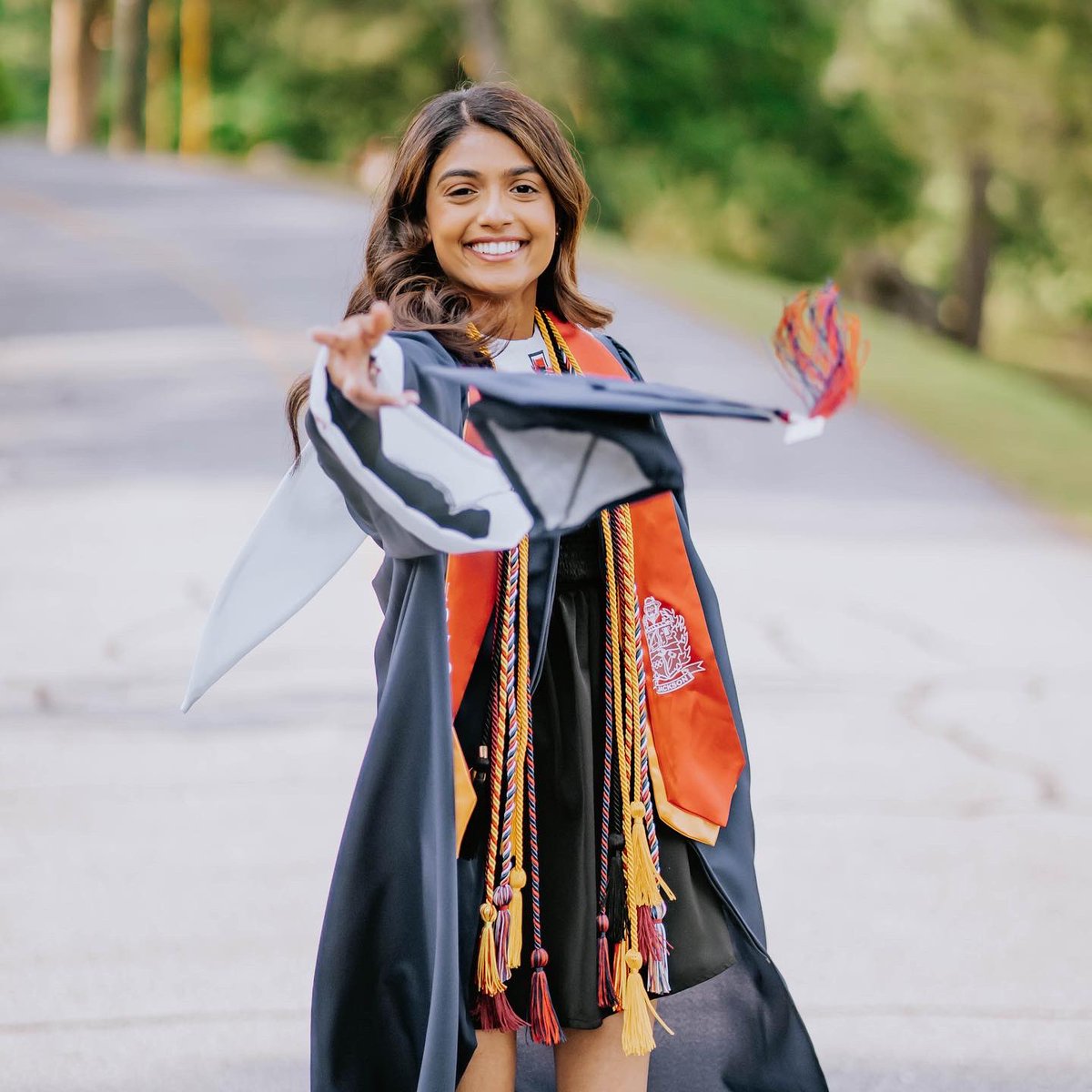 krupapatel9876's tweet photo. The future belongs to those who believe in the beauty of their dreams.” – Eleanor Roosevelt 🤍

•25 days until graduation 🎓🤍 https://t.co/V9EIO7pgft