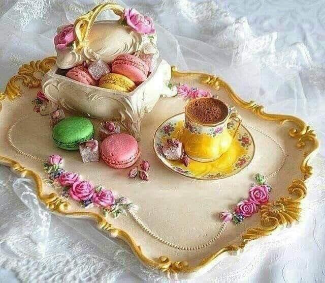 Zamanla anlıyor insan;Sevdiklerinle geçen her günün bayramdır.Sevdiklerinizle,sizi sevenlerle musmutlu bayramlar olsun...💐