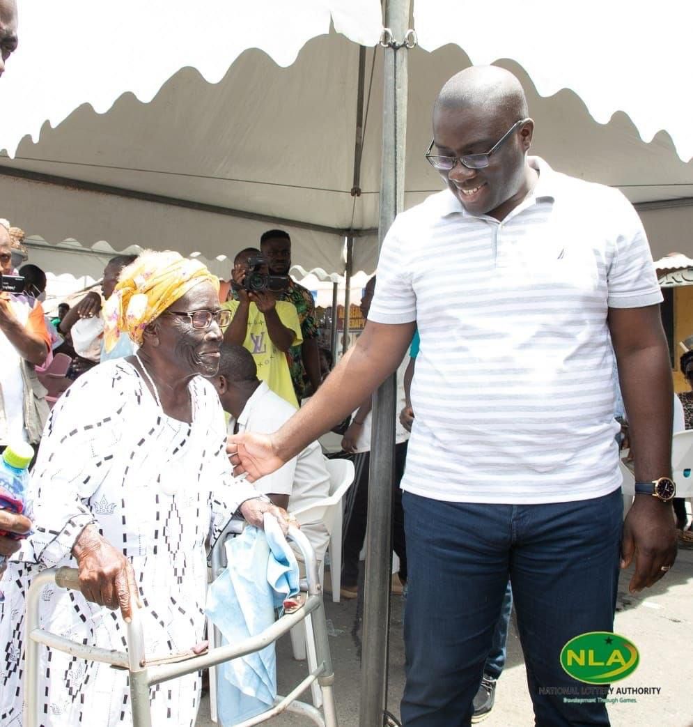nie_gh's tweet photo. Director-General of NLA, @sammiawuku writes: 

Kudos to the NLA Good Causes Foundation as it continues to extend a hand of generosity to the poor and the less privileged in society.  

#NLAGoodCauses
#DevelopmentThroughGames
#ImpactThroughGames https://t.co/TKJYyXk9Iy