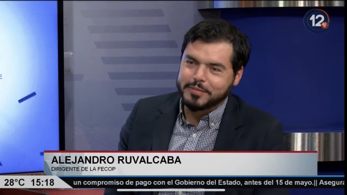 heber_noti121ed's tweet photo. Estoy platicando en el estudio de #Noti12 con Alejandro Ruvalcaba, presidente de la #FECOP. https://t.co/Oa2Enin6hr