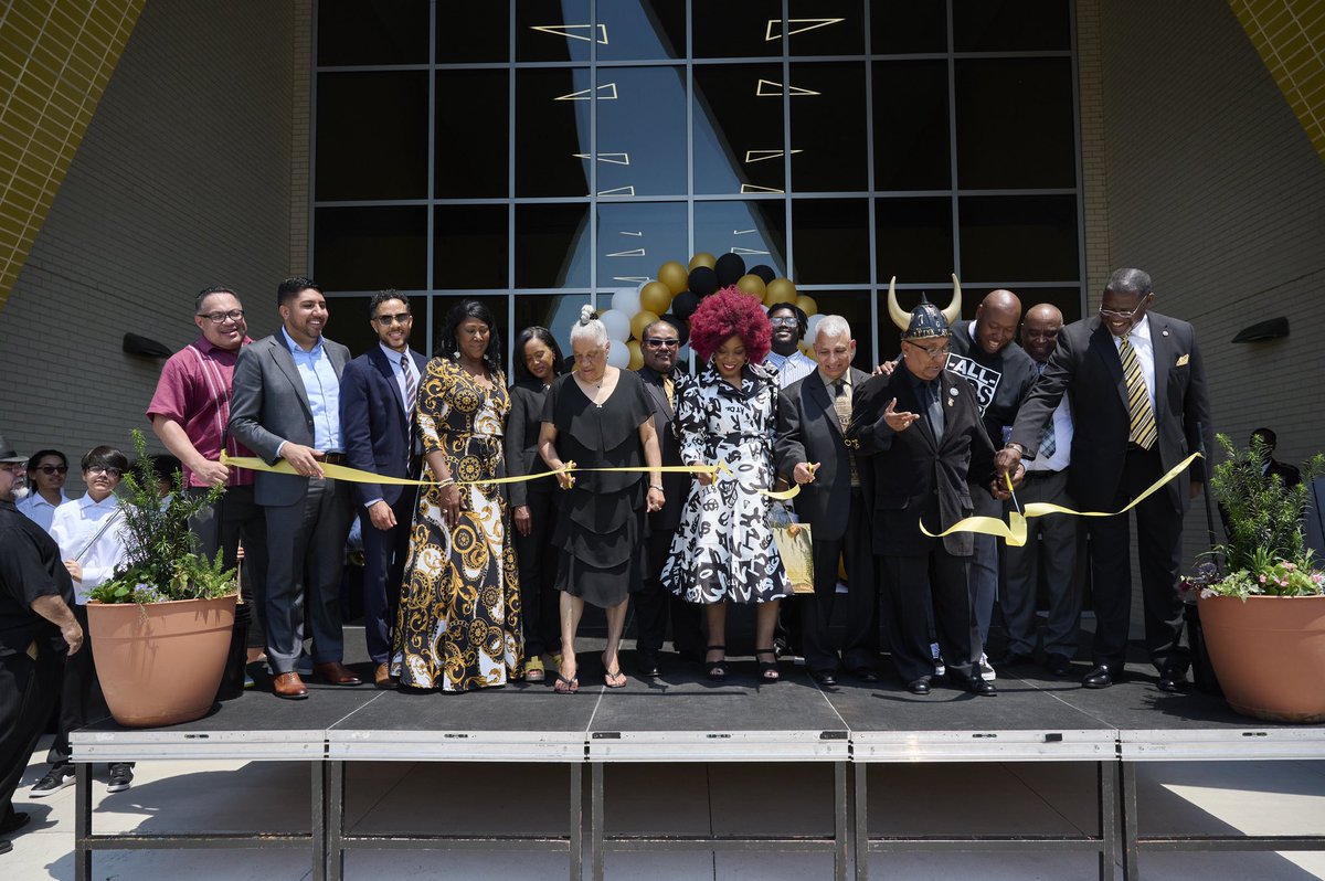 What an amazing turn out at the @dallasschools @LGPinkstonHS building dedication ceremony last Saturday! We are proud to have been a part of this amazing community.  @rogersobrien #architecture #texasarchitecture #education #design #VikingPride 😊pride of the west side.