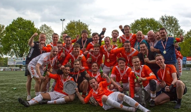 Longa ’30 3 kampioen! -  elna.nl/lees/416359/li…