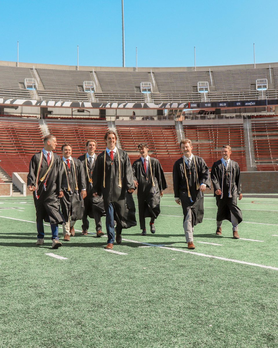 Beta_UC's tweet image. Congratulations to all our graduating seniors! We are thankful for all you have done to make our fraternity one of the best on campus, and we are excited to see what the future holds for all of you! #BetaNuForever