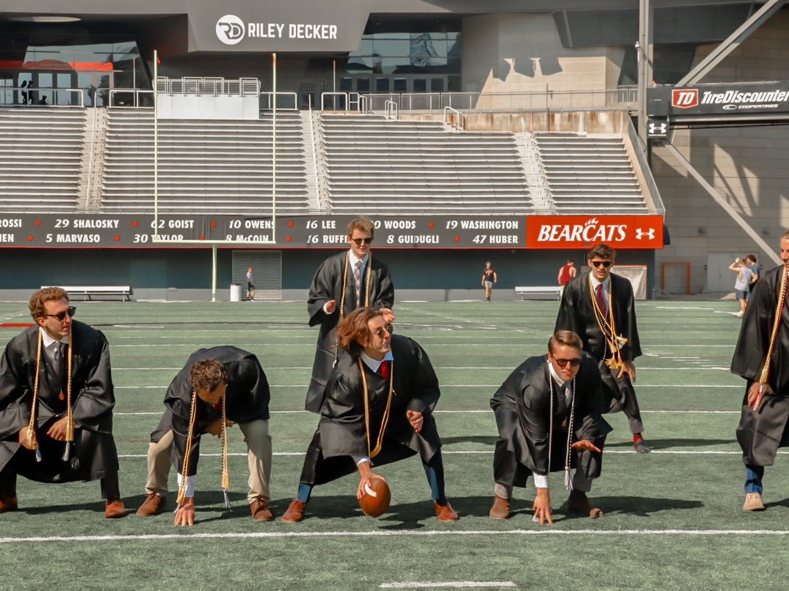 Beta_UC's tweet image. Congratulations to all our graduating seniors! We are thankful for all you have done to make our fraternity one of the best on campus, and we are excited to see what the future holds for all of you! #BetaNuForever