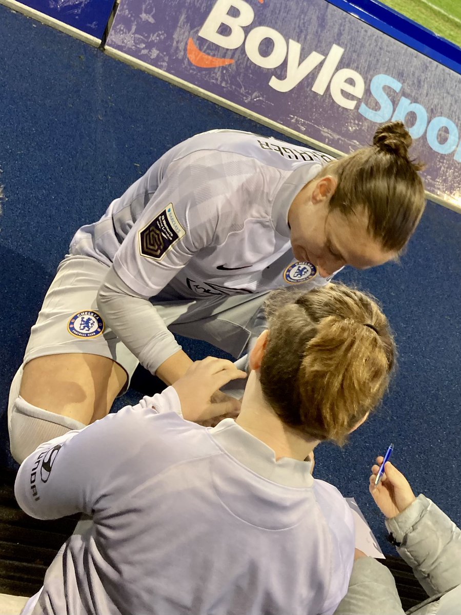 KrysieKeeper's tweet photo. Best night ever @ChelseaFCW vs Birmingham last night! Thank you @berger_ann for signing my keepers kit &amp; a massive thank you for the shin pads it really means a lot to me #GKunion also thanks to @sophieingle01 @erincuthbert_ &amp; @niamhcharles7 the 200 miles was worth it for sure! https://t.co/9rc4L5mRiH