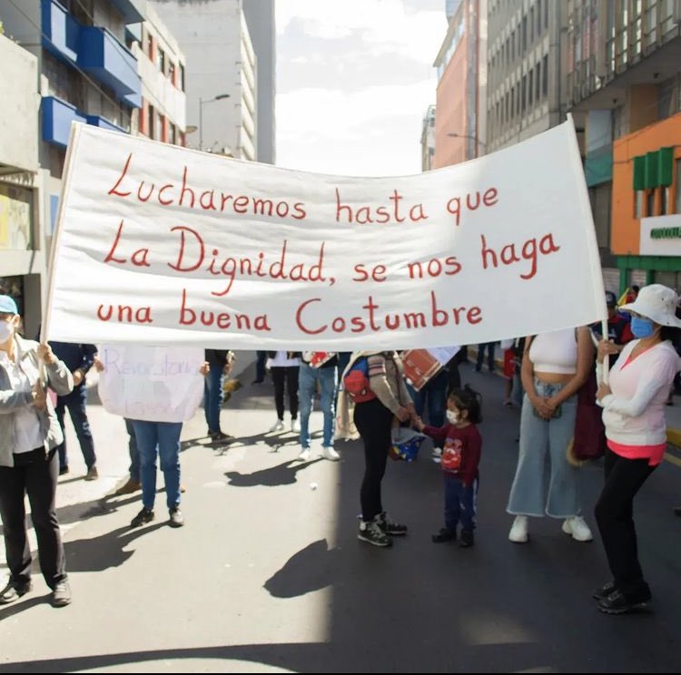 FOTOREPORTAJE 

Por primera vez en la marcha de lxs trabajadorxs se ondeó la bandera Trans, las demandas de las mujeres y cuerpas Trans fueron protagonistas y denotan una transformación dentro de la clase trabajadora. 

#DíaInternacionalDeLaClaseTrabajadora