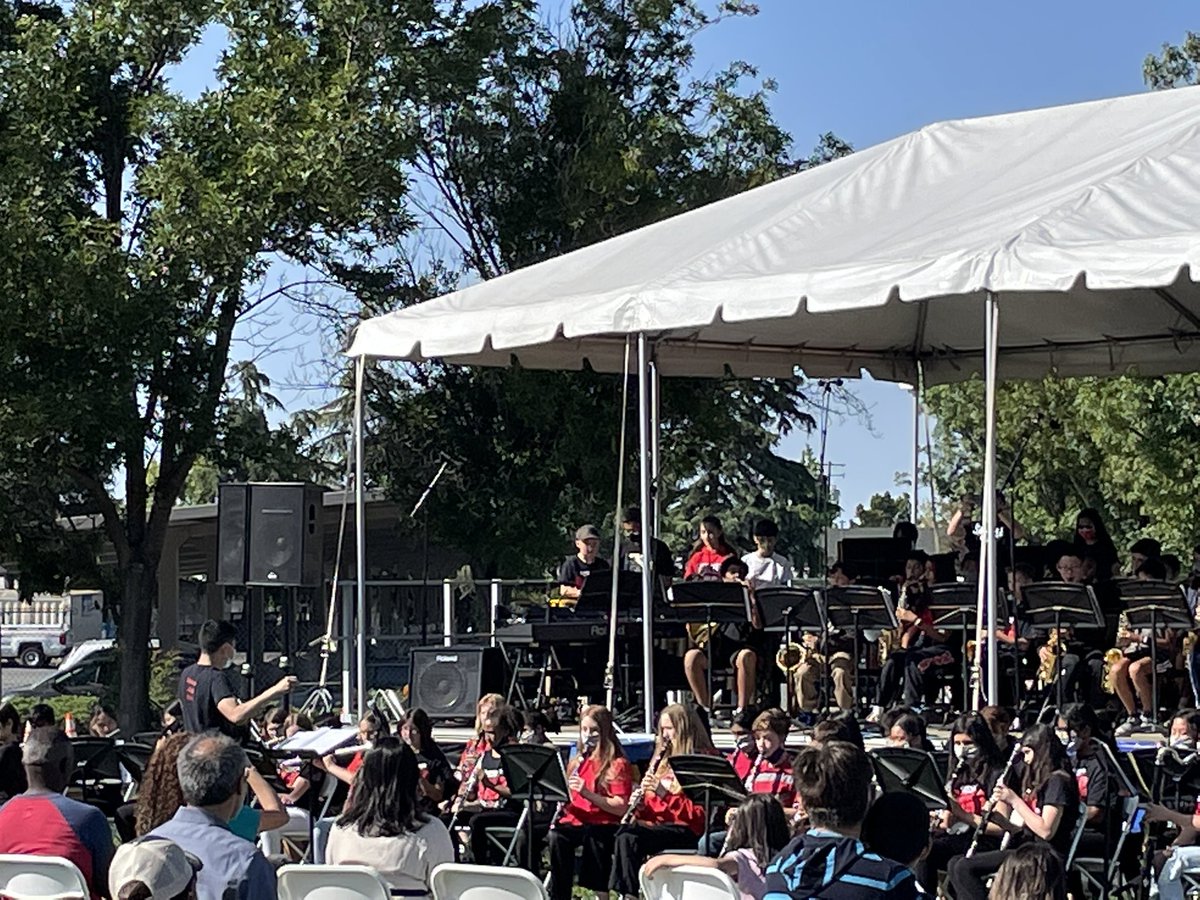 Thank you <a href="/PamFoleyD9/">Pam Foley</a> for the opportunity for our students from <a href="/DartmouthMS/">DMS Eagles</a>  &amp; <a href="/goTeamUMS/">Union Middle School</a> to perform at  Music in the Valley this past weekend. We have outstanding musicians in USD! #usdlearns