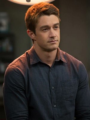 Happy birthday to Robert Buckley, who portrayed major nice guy Major Lilywhite in \iZombie.\ 