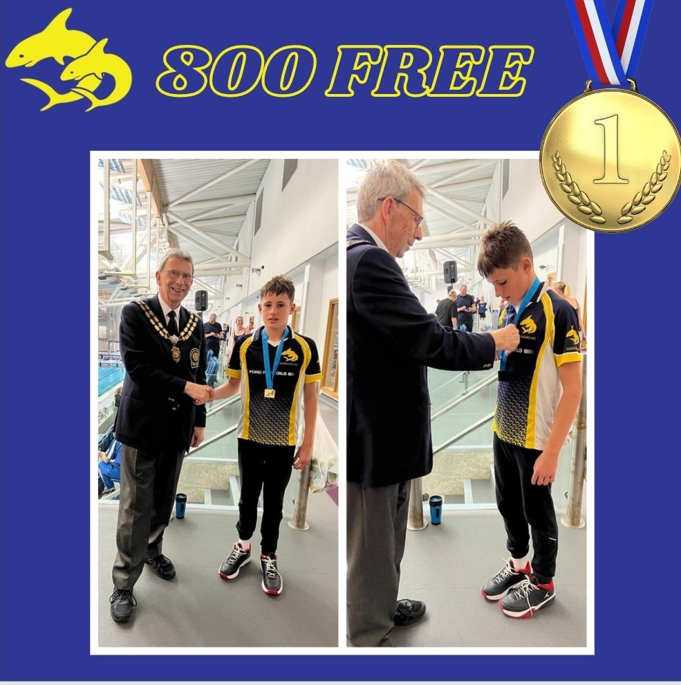 Tigersharks_ASC's tweet photo. Dominik was presented his 🥇 by @Swim_England president Ian Mackenzie.

Congratulations to our 11/12 800 Free Regional Champion 🎉🦈

#swregionals #800free #medalist #tigersharksasc https://t.co/ccLz16FWmV