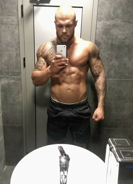 HotMenBgWorld's tweet photo. Сладур 😍 https://t.co/3GMbzXIu0H