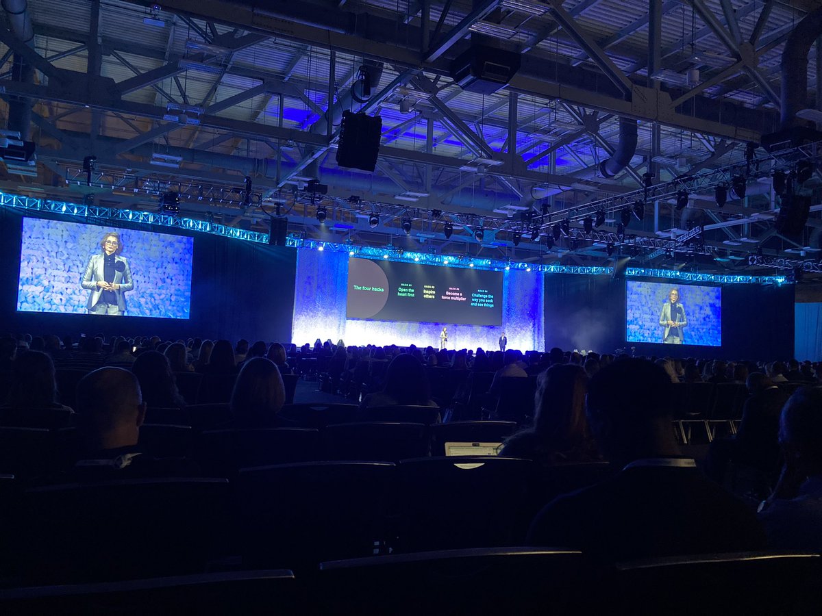 Inspiring keynote from <a href="/MetaxiaKara/">Metaxia Karagianni</a> and <a href="/PeterOstrow/">Peter Ostrow</a> on 4 hacks to drive change #forrb2bsummit