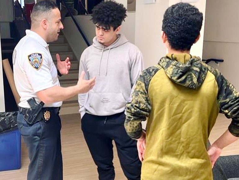 nypdturkic's tweet photo. @MidTurkic &amp; @NYPDMuslim gathered at @AAFSC and gave fresh haircuts to young Muslim Brooklynites in preparation for Eid!
“events like this bring us one step closer in bridging the gap between the NYPD and the community we serve” Captain Marachilian”
#bridgingGaps #buildingBridges https://t.co/hBPetdvJFk