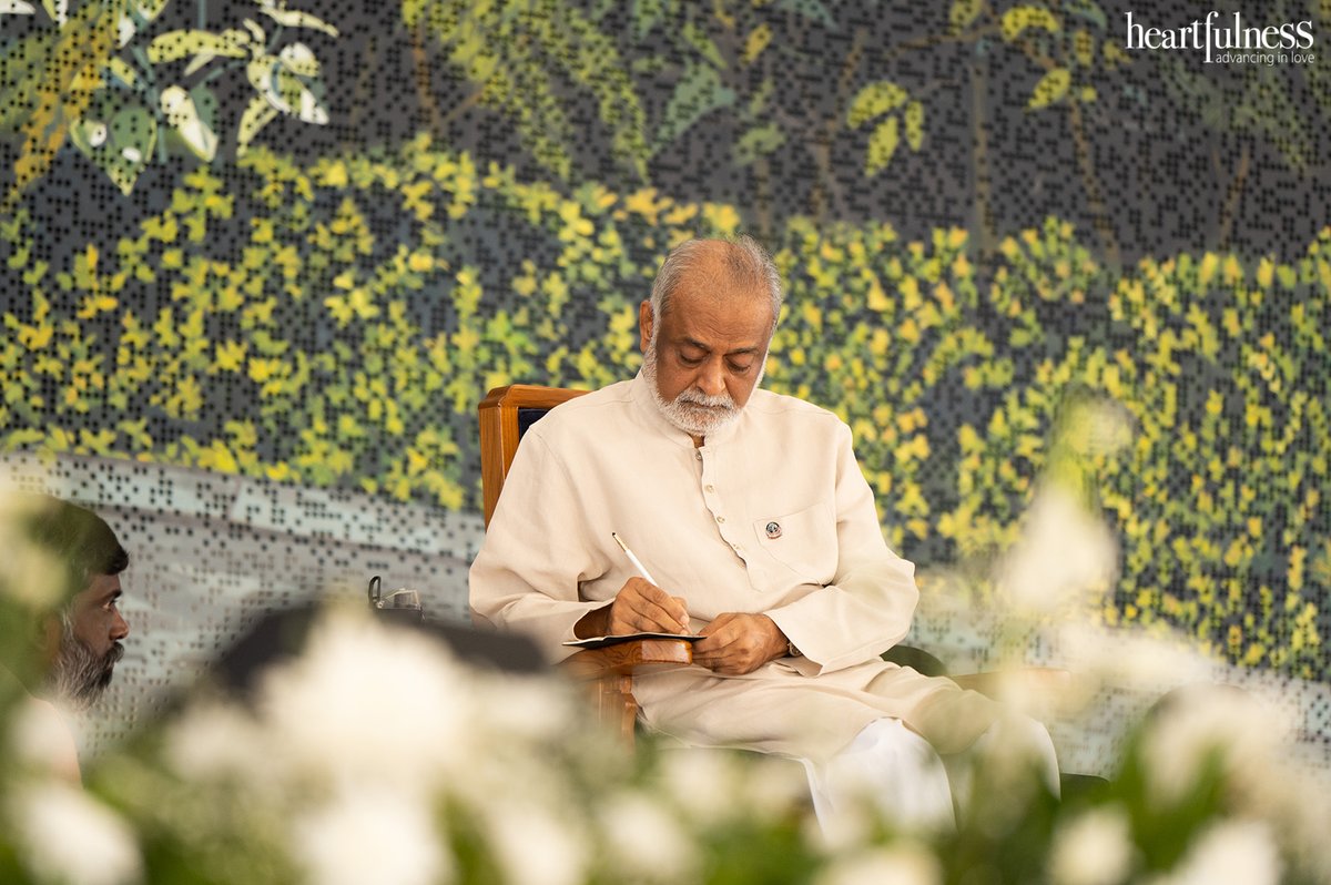 heartfulness's tweet photo. Hearts all around the world united in #meditation, under the guidance of @kamleshdaaji  in this #HeartfulnessBhandara 2022. 
@kanhashantivan, the world’s largest #meditation hall, was filled with joy and togetherness for three days. https://t.co/2pzr091L9f