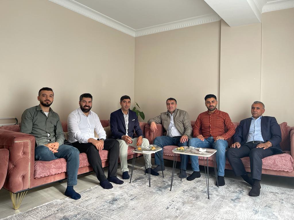 Ramazan bir olmaktır, birlik olmaktır, birlikte olmaktır. Sevdiklerinizin hep yanınızda olduğu nica bayramlar geçirmeniz dileğiyle...
#RamadanMubarak 
#Bayram 
<a href="/vahyeddin/">Vahyeddin ŞENGEL</a> 
<a href="/63hasan34/">Hasan Oğlak</a> 
<a href="/AbuzerA65685765/">@abuzeroğlak@</a>