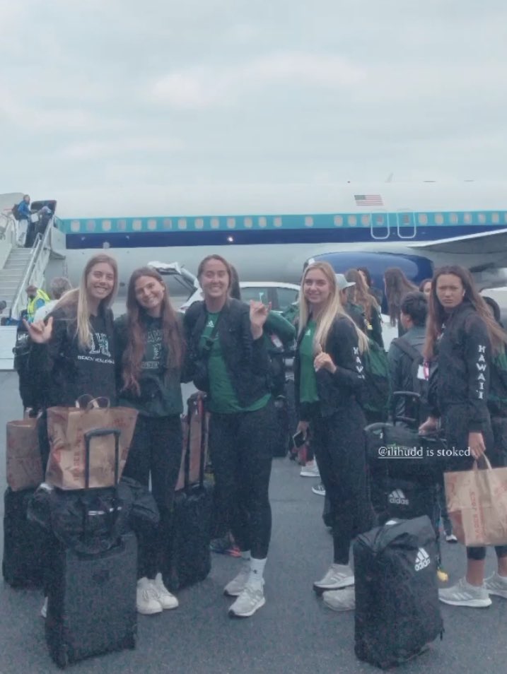 UHBeachVolley's tweet photo. LA ✈️ Gulf Shores

#BeachBows22 #BacktoBama #GoBows https://t.co/R38JgAOJVz