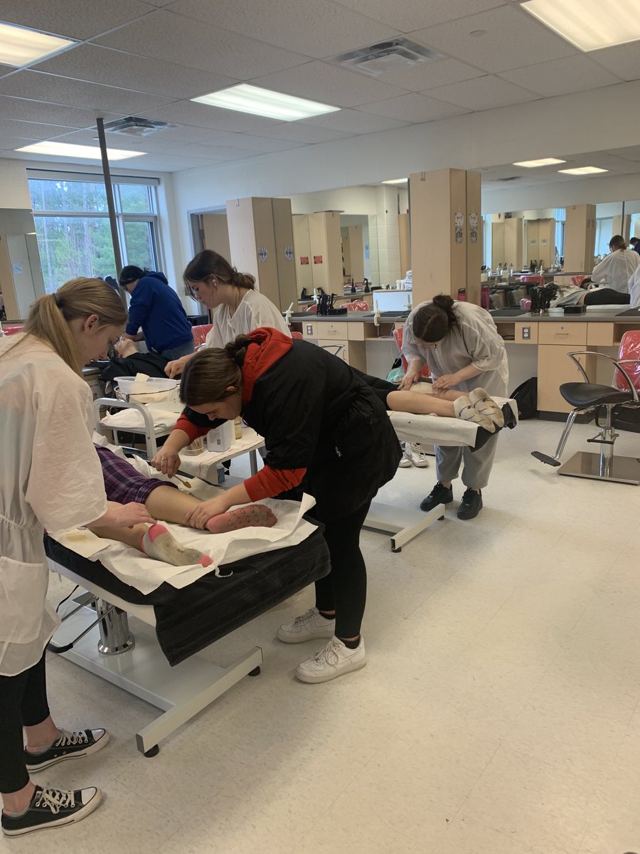 npss_cosmo134's tweet photo. Getting ready for spring!🌷⁦@SCDSB_Schools⁩ ⁦@NPSSGuidance1⁩ ⁦@NPSSHospitality⁩ ⁦@dramanpss⁩ ⁦@NPSLeadership⁩ https://t.co/jD0YGrZfGb