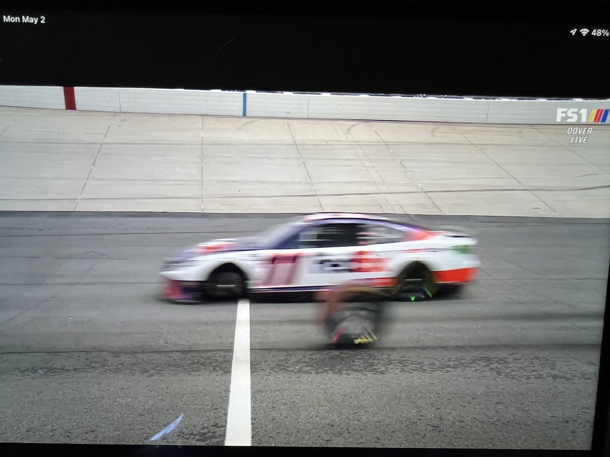 PodcastGas's tweet photo. Ring the bell! We’ve got a Monday edition of the loose tire counter! Came off pit road second and will line up behind Hamlin. CC: ⁦@BehndtheWall⁩ https://t.co/wGvH80FI0K
