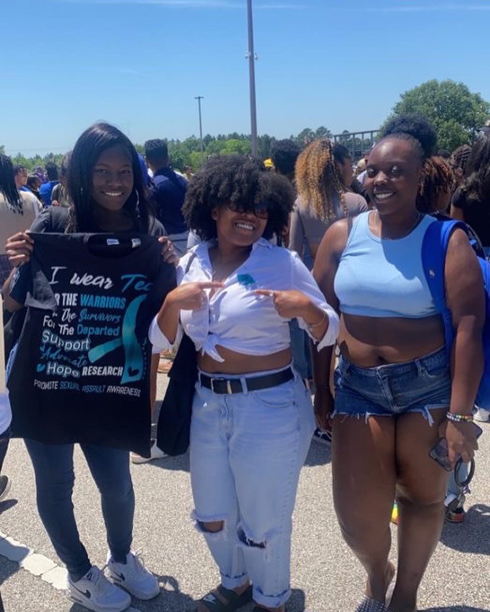 More amazing people participating in denim and teal day💙