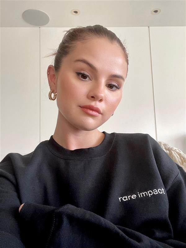 Selena Gomez on Twitter: “Living in my Rare Impact sweatshirt. ️