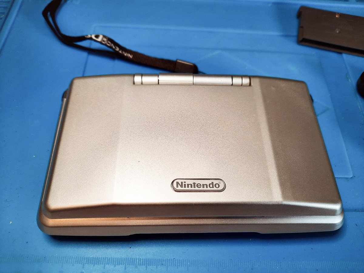 silisesk's tweet photo. #nintendo #dstank #coque #yoshi #retrogaming #reparation https://t.co/uhfy38KqYR