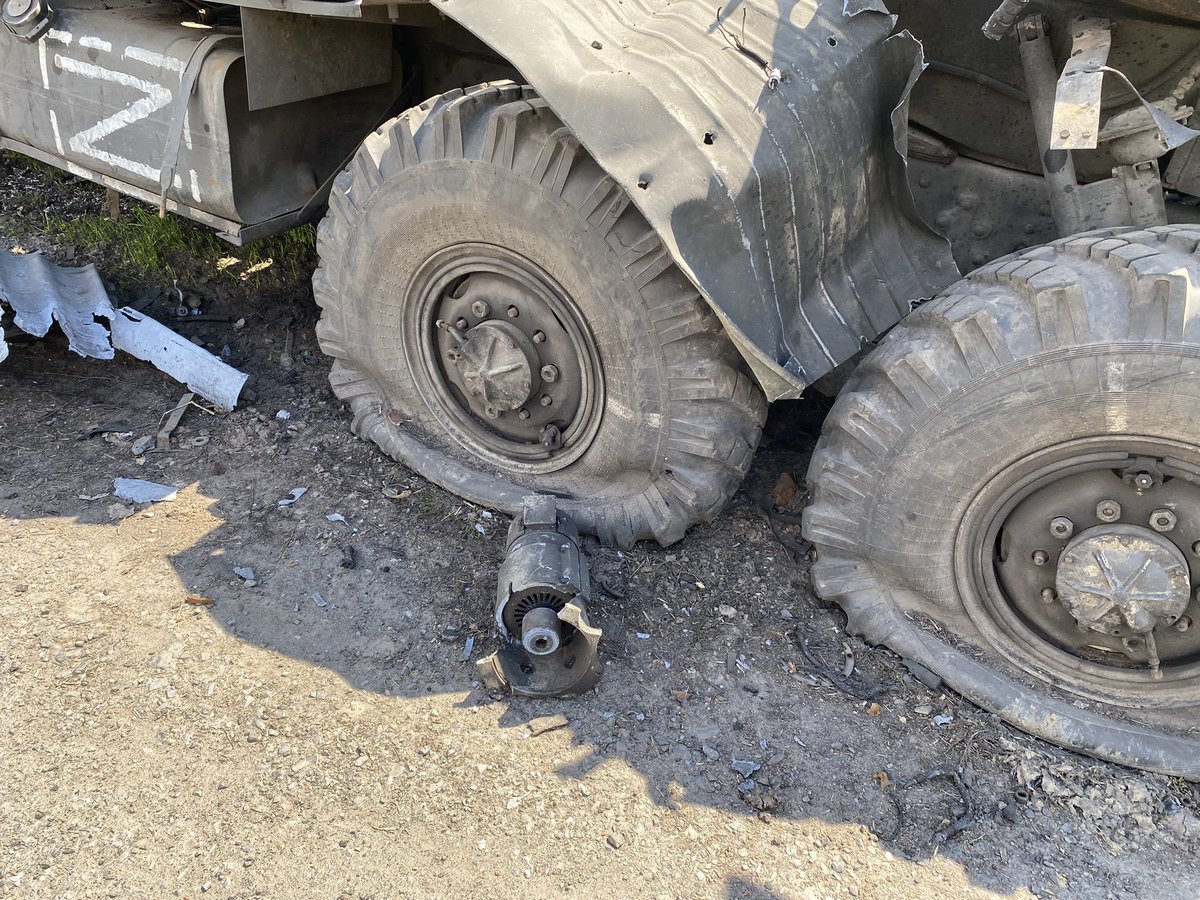 It has been a little while since I've talked about truck tires, but I've been DM-ed a couple of photos what are worth a thread.This is a Russian Grad launch truck with really old tires.1/