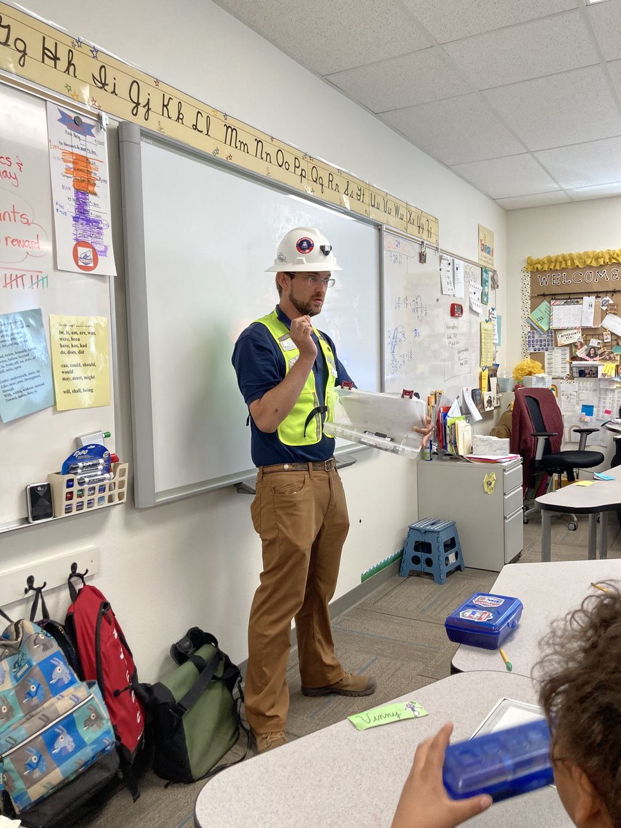 qcsciencecoach's tweet photo. 4th grade students @GPA_Aviators had the opportunity of learning about rocks and minerals from the Lowell Institute for Mining Resources.  Students engagement was high and the day was enjoyed by all!  @QCUSD_Super @qcusd #careerexploration #QCLeads https://t.co/6L0pLQ7dsZ
