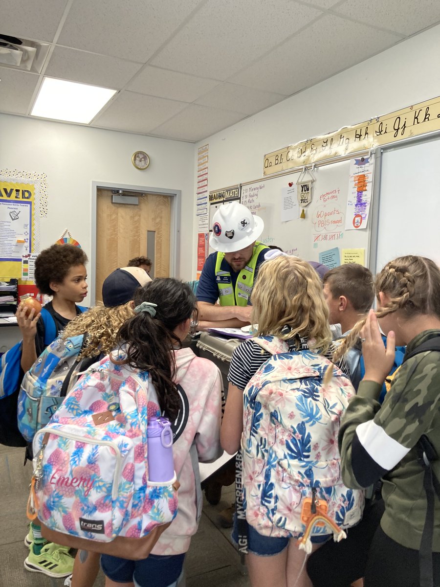 qcsciencecoach's tweet photo. 4th grade students @GPA_Aviators had the opportunity of learning about rocks and minerals from the Lowell Institute for Mining Resources.  Students engagement was high and the day was enjoyed by all!  @QCUSD_Super @qcusd #careerexploration #QCLeads https://t.co/6L0pLQ7dsZ