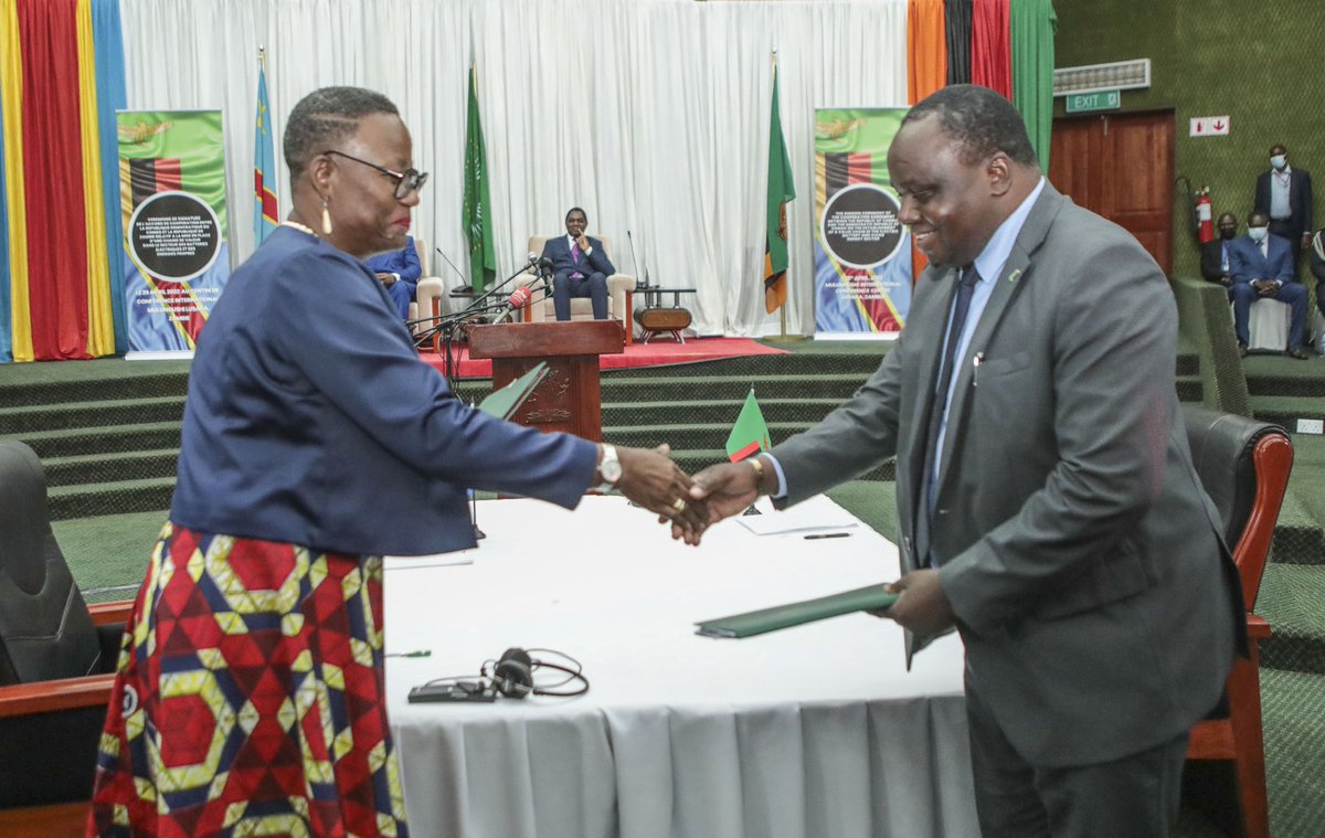 HHichilema's tweet photo. #ZAMBIA &amp; #DRC signed a historic Cooperation Agreement, ushering in:-
✅ Value chains in #EV &amp;   
      #CleanEnergy sectors                      
✅ Economic diversification 
✅ Social transformation 
✅ Job creation

We’re securing livelihoods of our people.🇿🇲 🇨🇩
#NombaTubombe https://t.co/gSOjL1qyKS