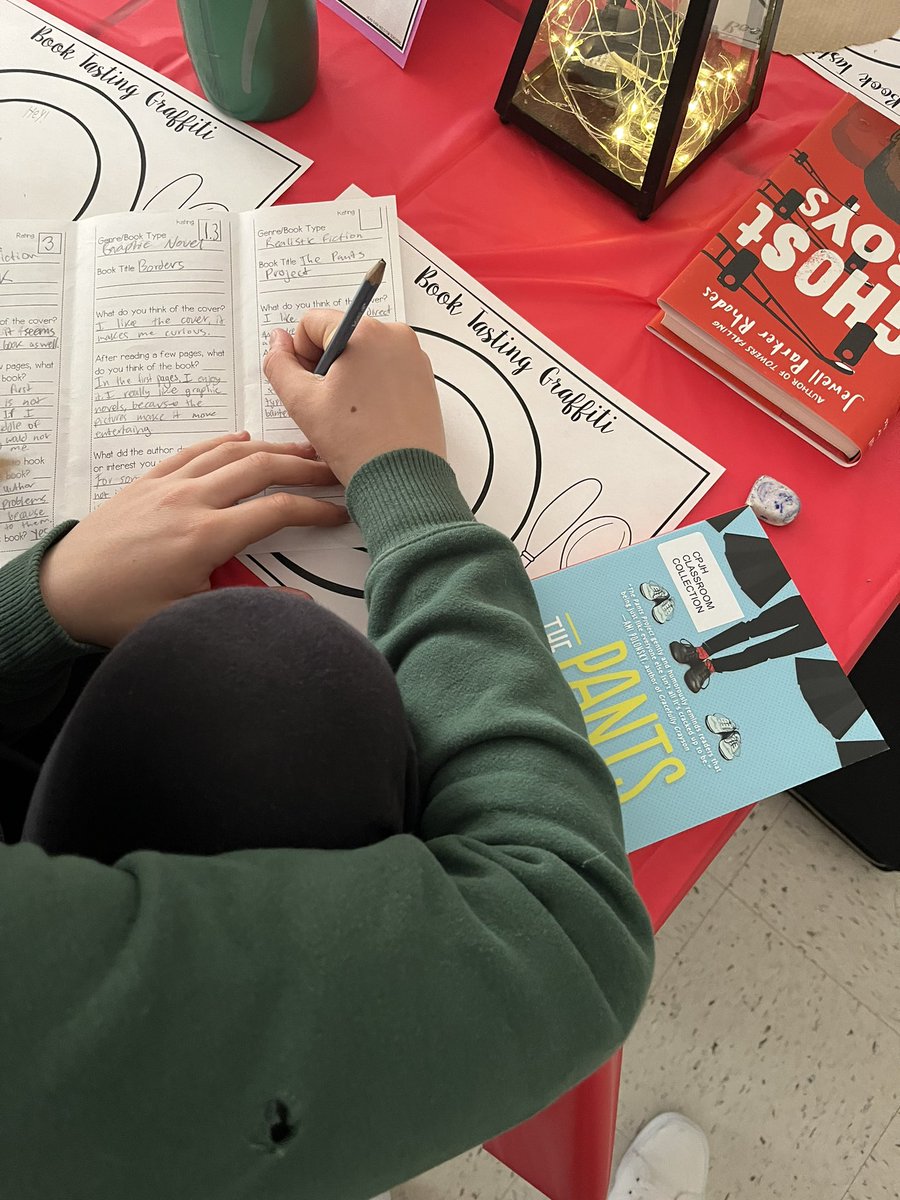 JohnstKM's tweet photo. Book tasting was a hit! 📚🍽 It warmed my English teacher heart to see students so excited to read! A huge thank you to @crystal_hrce for all of the help with this activity ☺️ @HrceLiteracy https://t.co/EzATpZWxUE