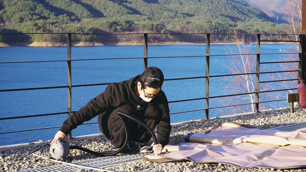archive_Jaebeom's tweet photo. Day.2 두번째 기록 
setting up the tent ⛺

#JAYB #제이비 @jaybnow_hr https://t.co/2JdpNCgFaz