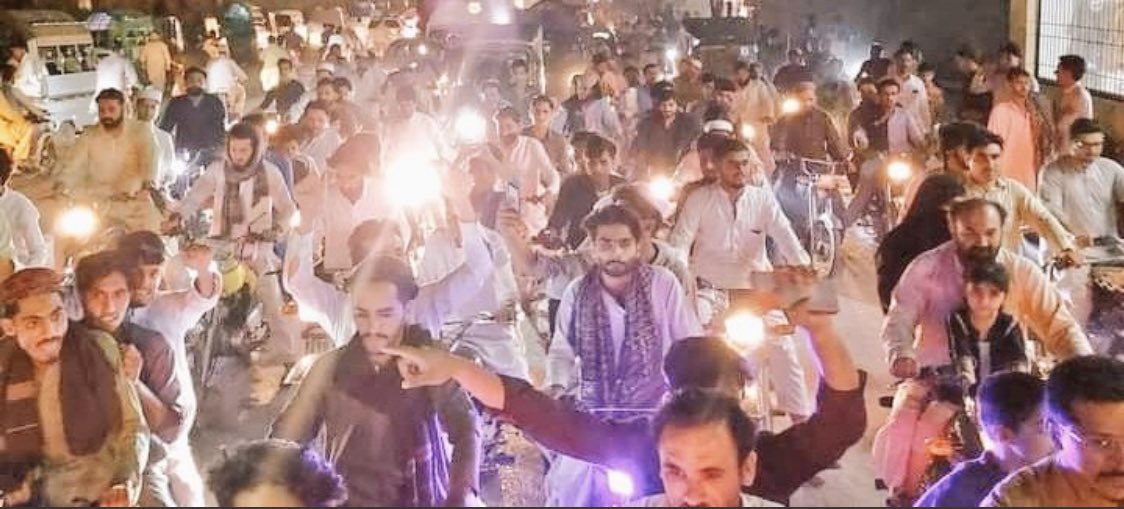 PTIofficial's tweet photo. Massive rally in Kohat on Chairman PTI @ImranKhanPTI’s call!🇵🇰stands with Kaptaan #الیکشن_کراو_پاکستان_بچاو https://t.co/xU3wFABVhe