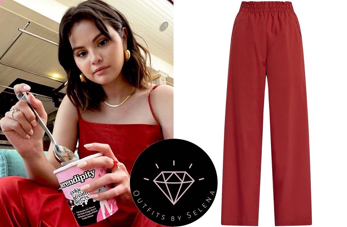 outfitsbyselena's tweet photo. May 2, 2022- .@SelenaGomez in @Eat_Serendipity Instagram Post
#SelenaGomez wearing an Elle Square Neck Cami (Sold out) with Elle Smocked Pocket Pants ($180) both from #Leset, #LOTTGioielli Golden Creole Charlie Earrings (€175) and @ByChari Kira Necklace ($95). https://t.co/BPSQyUKc1f