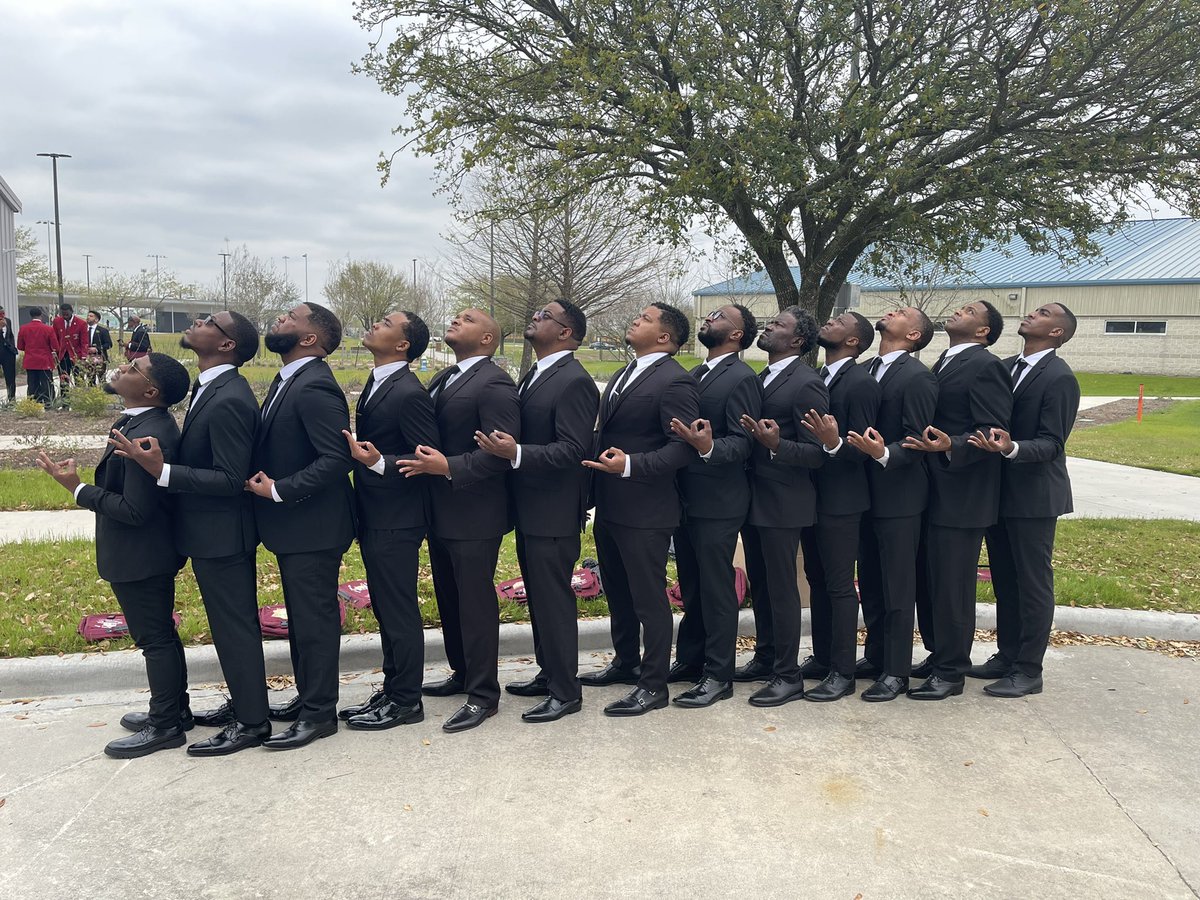 _JayShells's tweet photo. Today marks a month in the bond. I love my frat 👌🏾♦️ and definitely love my LB’s. Spr 22 vs everybody. #LLPVA 🇯🇵♦️ https://t.co/IhvEDVscqP