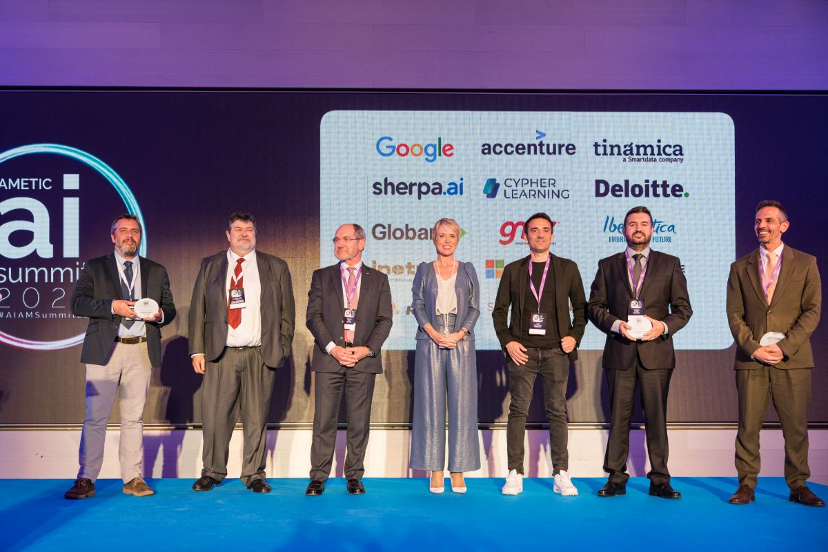 rodriguezhernan's tweet photo. Carme Artigas clausura el #AIAMSummit22 y asegura que “la #InteligenciaArtificial es el presente y el nivel de madurez de nuestro país es sorprendente”

Se ha reflejado la relevancia de la #IA para impulsar la industria, la economía y la sostenibilidad.

https://t.co/faW5akgLWP https://t.co/O78zuHAS29