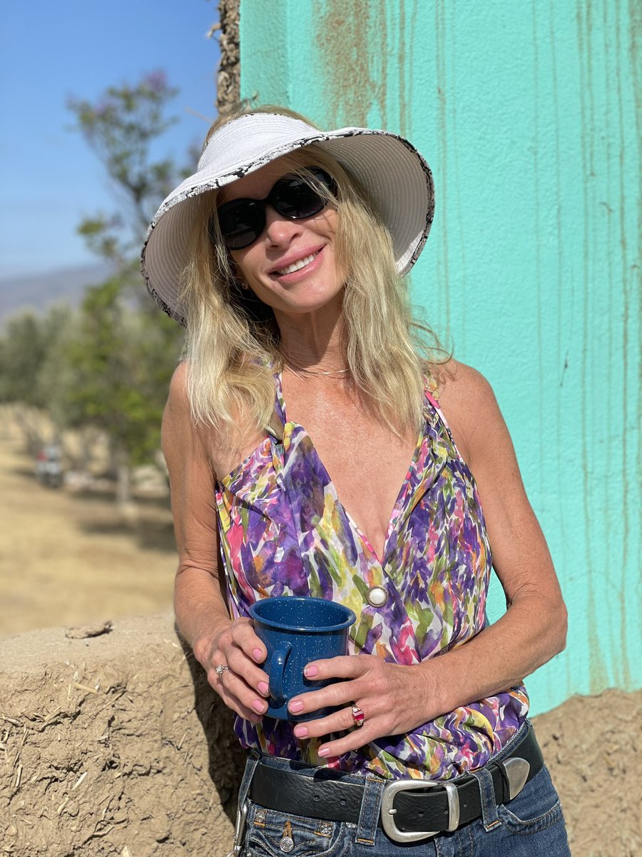 OLearyAni's tweet photo. @paulinaporizkov At 57 - I would not have posted these, but love how you are helping us all embrace our beauty and strength ! https://t.co/micpDbJBin