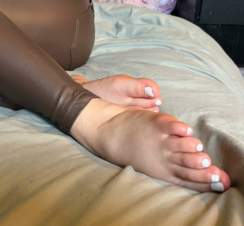 JorgiCole's tweet photo. Just chillin' 😉 #foot #feet #footfetish #feetfetish #footslave #feetslave #footworship #feetworship #footmodel #feetmodel #footcuck #feetcuck #toes #nailpolish #nails #nail https://t.co/uLHFsD2nq2