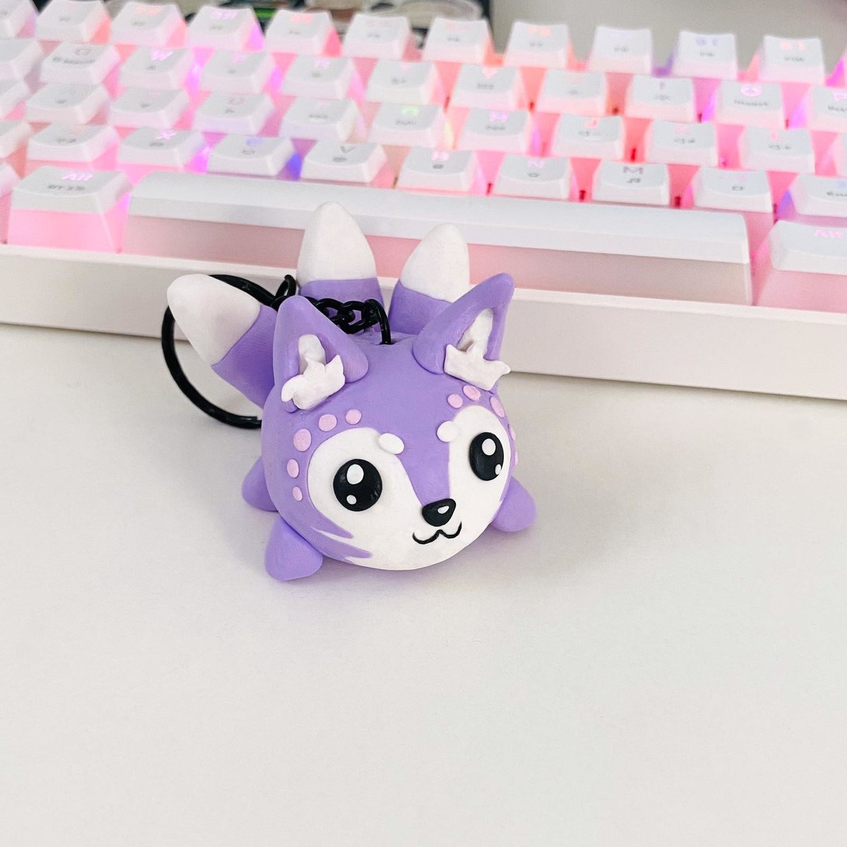 Couldn't stand all the games having their own merch so I decided to make my own Lamox keychain 😤😄 <a href="/realmhunterio/">Realm Hunter</a>