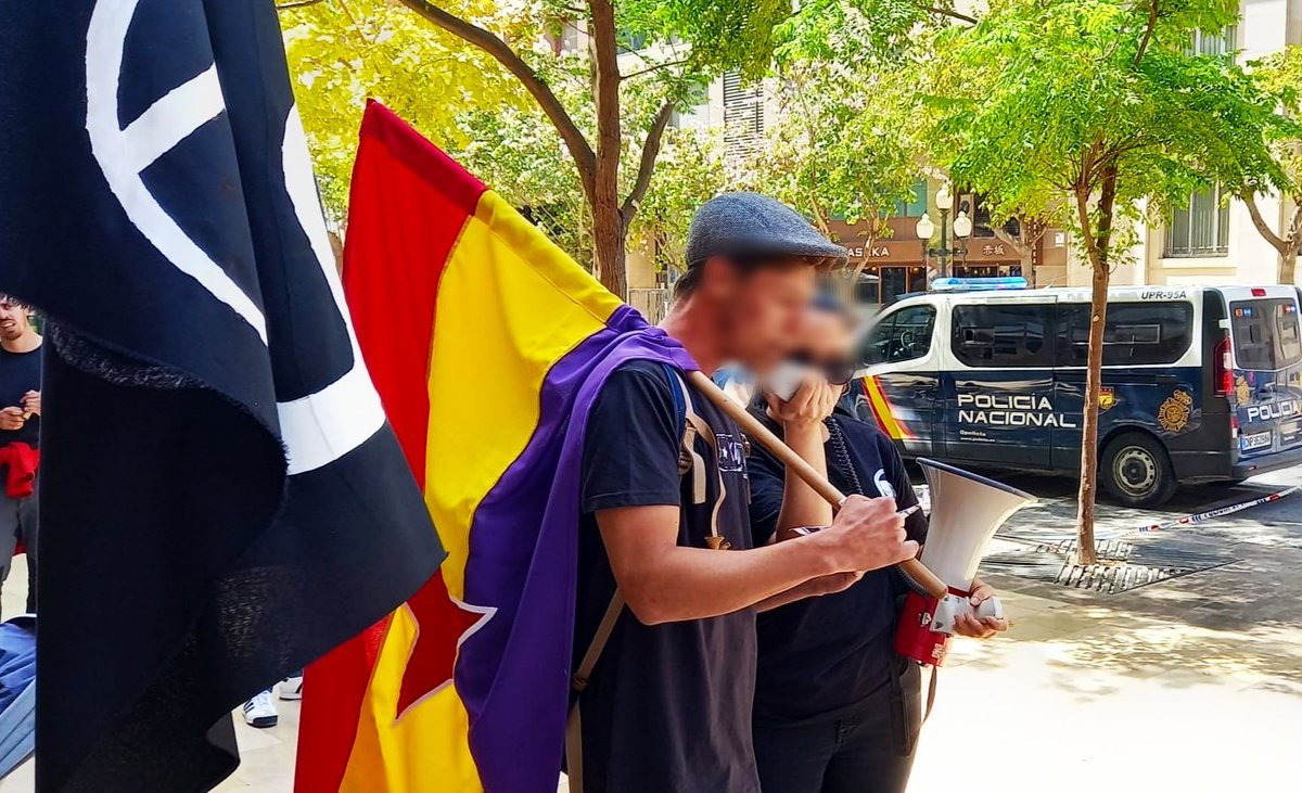 Ahir, al Bloc Antirrepressiu, ens van acompanyar els <a href="/EncausatsPego/">Encausats.Pego</a>, què llegiren el comunicat solidari repartit a la manifestació.

🔥Perquè en aquest Règim, ser antifeixista és delicte: organitzem la lluita fins conquerir l'#AmnistiaTotal!

LLIBERTAT ENCAUSATS DE PEGO!