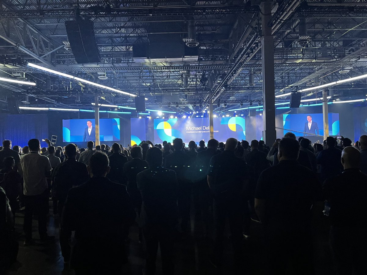 #DellTechWorld about to start <a href="/VenetianVegas/">The Venetian Resort Las Vegas</a> - after 3 years we are back in person and thrilled to bring #MultiCloud innovation together with our partner <a href="/Dell/">Dell Technologies</a> to our customers acrosss Europe. @MedialineAG <a href="/MedialineRo/">MedialineRO</a>