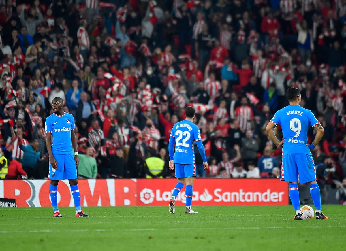 carrusel's tweet photo. 🏆📩 El @Atleti felicita por carta al @realmadrid por su título de Liga

🔙 También lo hizo con el @RealBetis y la Copa del Rey: es el procedimiento habitual

📅 El club estudia el asunto del pasillo y se tomará una decisión en los próximos días

🎙️ Informa @Tala_Radio https://t.co/r99kEQ5pT9