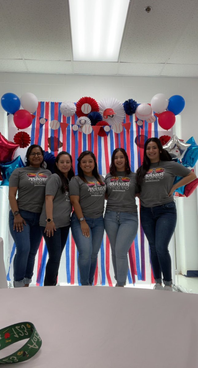 MrsCHernandez1's tweet photo. My grade level and I make a great team because we have great chemistry, we support one another, and we come together to make things happen for our students. #GuerraInspires #TeamGuerra2022 #FifthGradeTeam #TeacherAppreciationWeek https://t.co/kbUYrIi3zW