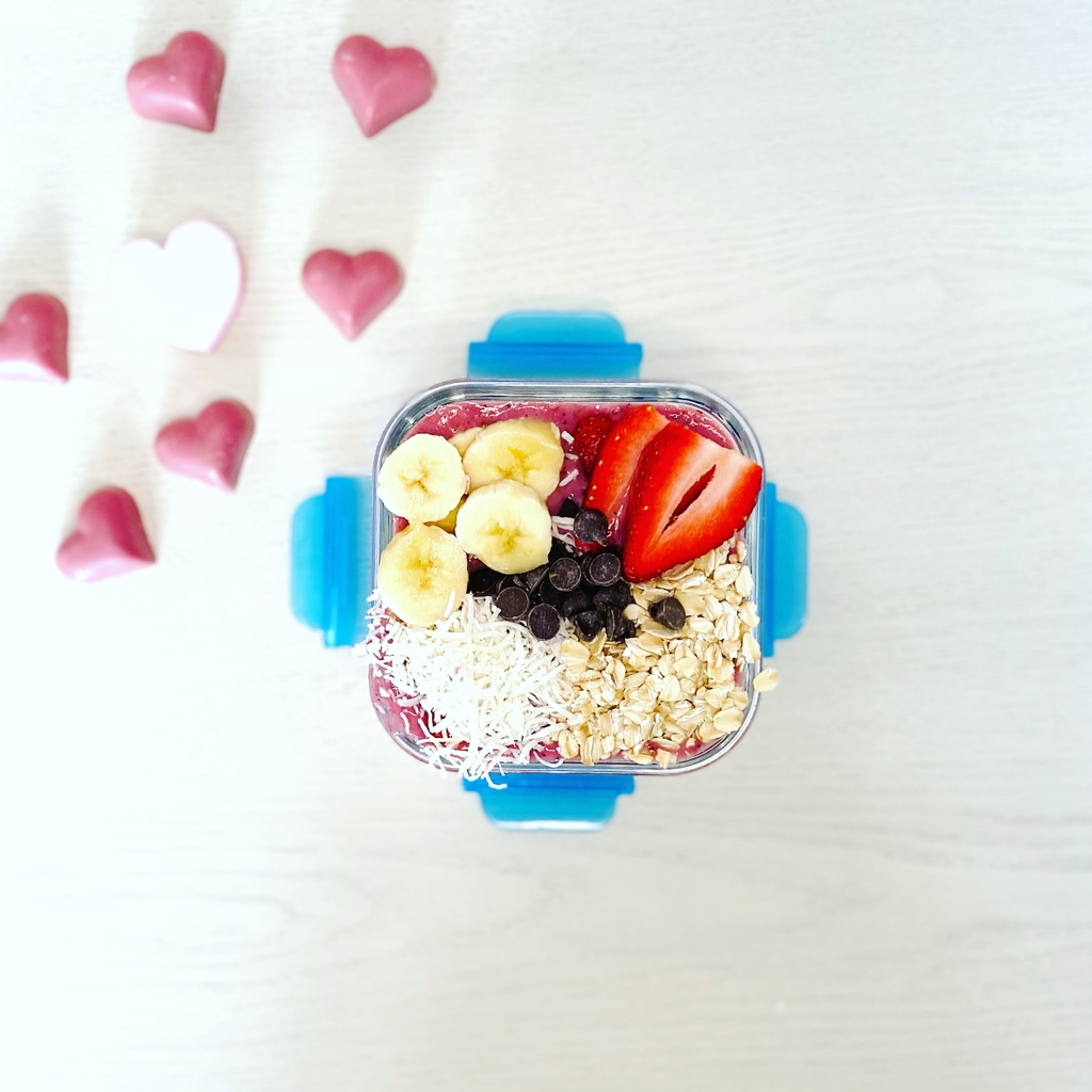 Starting the month off right! 🗓 We prepped all of our smoothie kits into #LunchCubes so all we need to do is blend, add our toppings and enjoy a smoothie a day.

🫐🥬🍌Manic Monday Smoothie Bowl Recipe