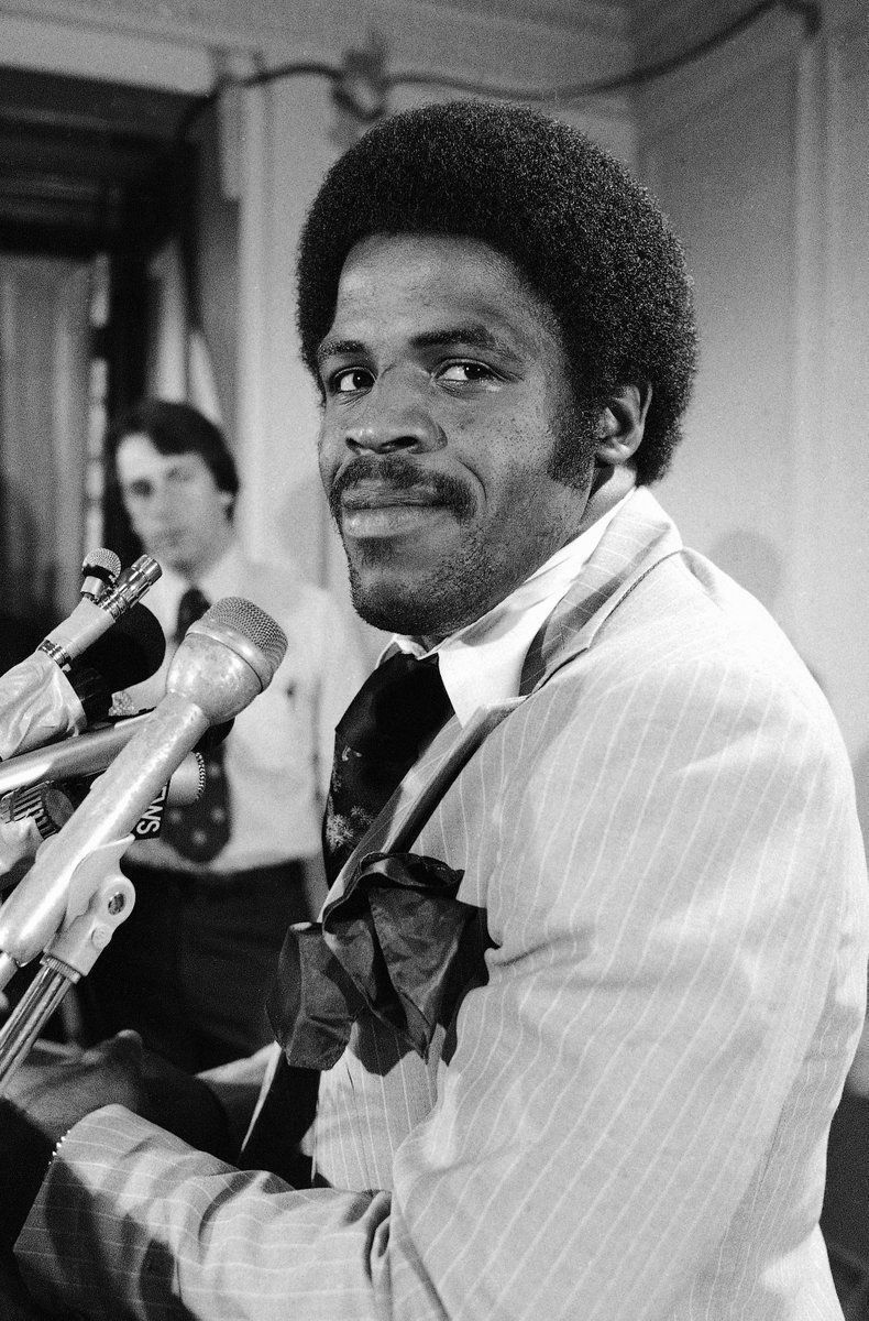 OTD in 1978, the Houston Oilers selected @ProFootballHOF RB Earl Campbell 1st overall in the #NFLDraft.