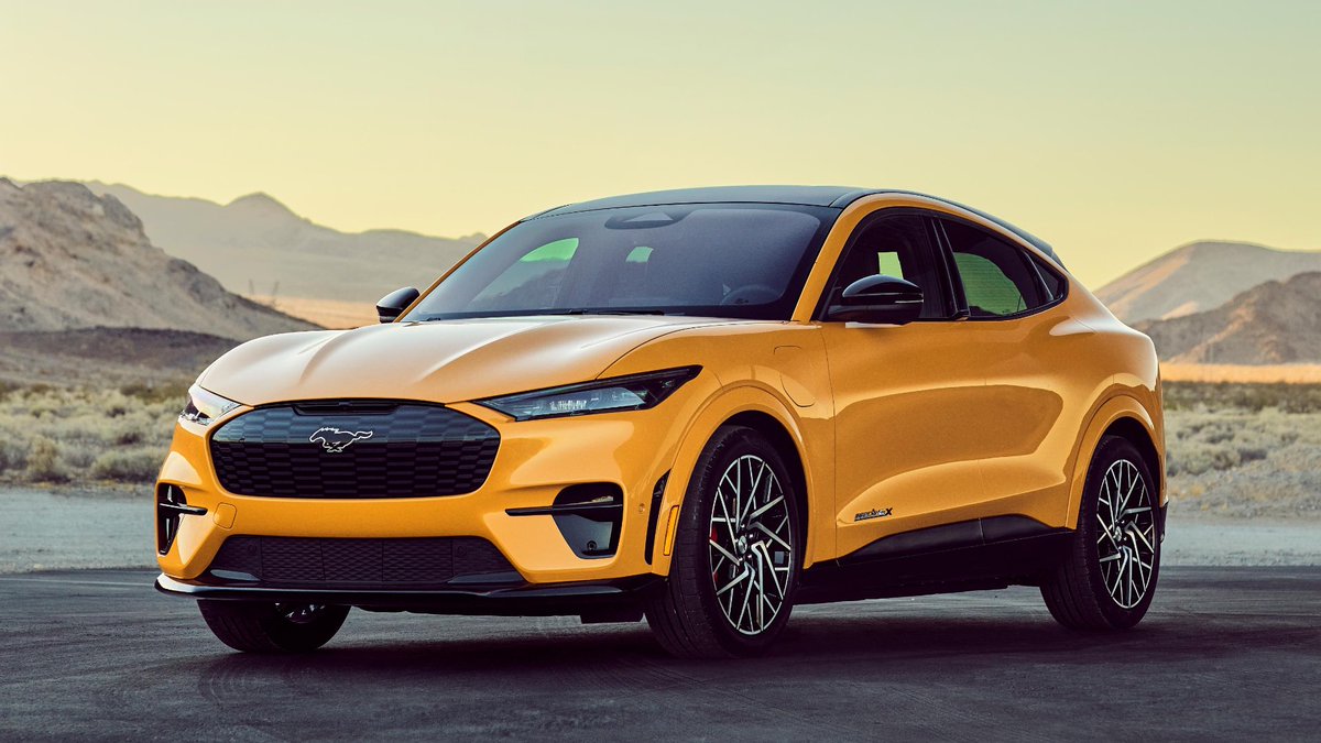 Motor1com's tweet image. These are the 20 fastest SUVs in the world for 2022: bit.ly/3LBwVGB